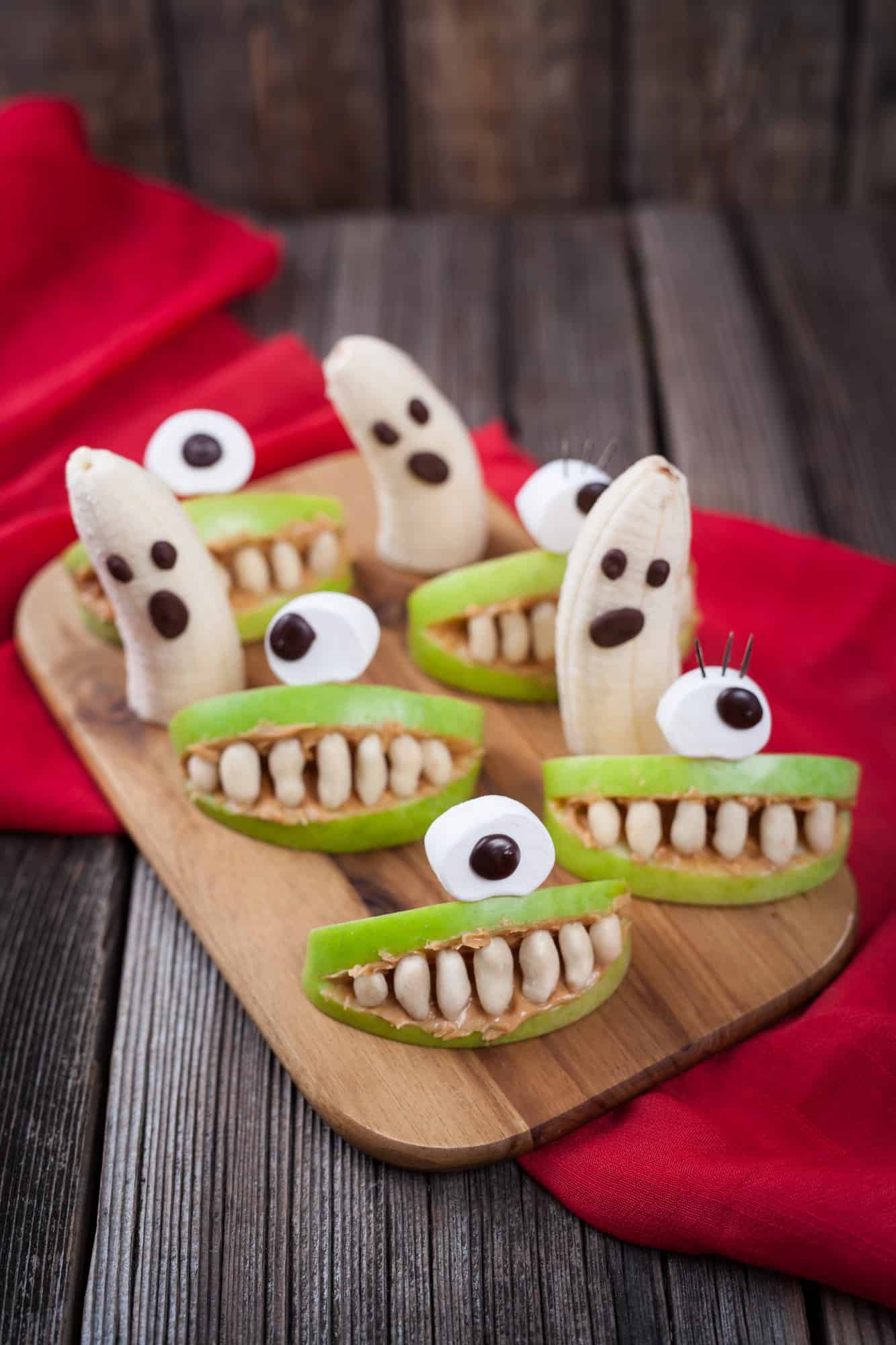 Great class parties depend on awesome Halloween classroom activities! Get our tricks for running a fabulous classroom party at Made in a Pinch and follow us on Pinterest!