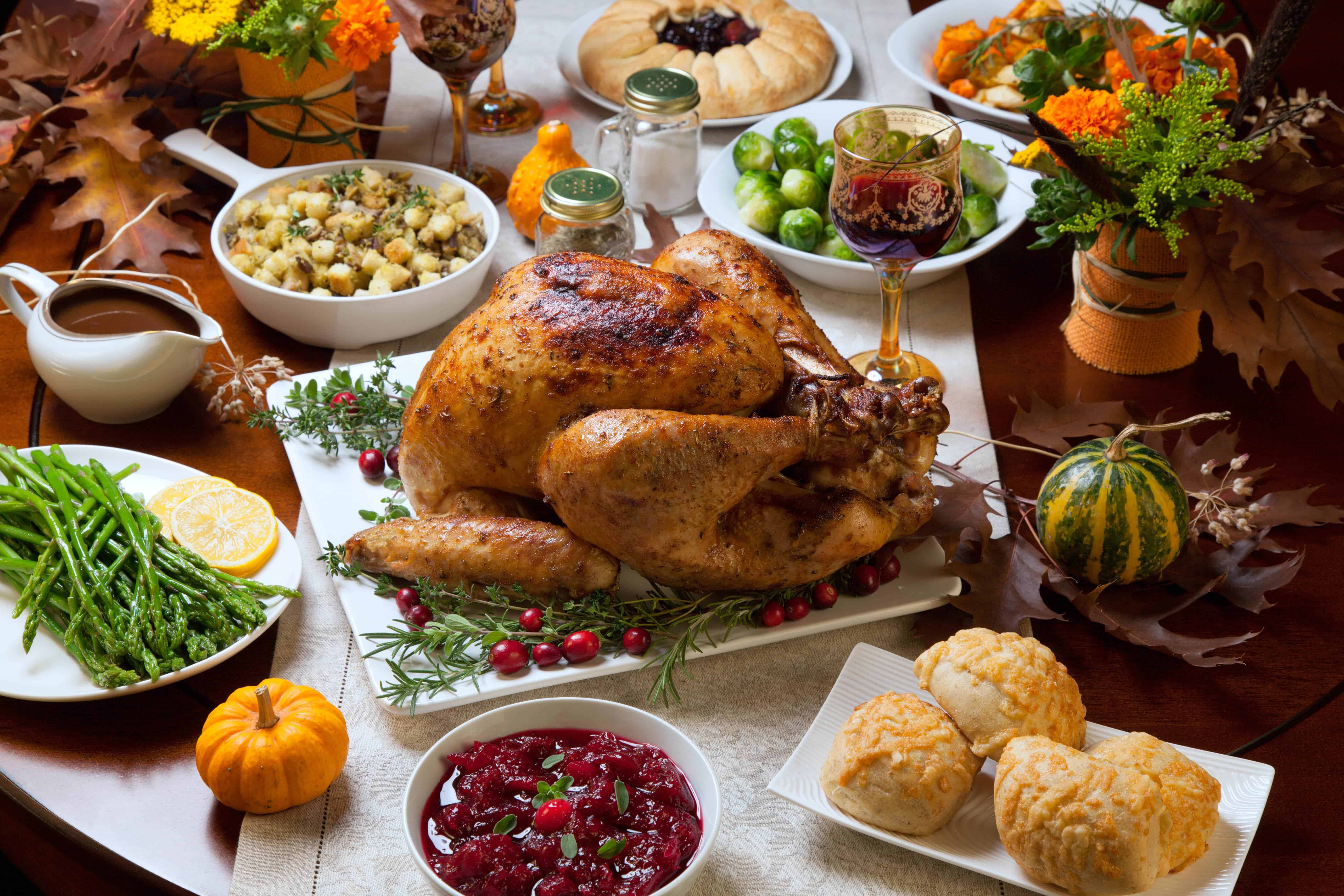 Use our hosting Thanksgiving checklist and healthy holiday eating tips to help eliminate stress. Grab the list at Made In A Pinch and follow us on Pinterest