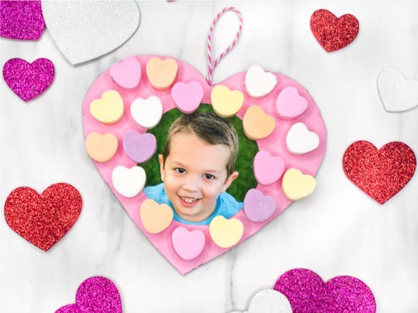 Easy Valentine's Day crafts for kids of all ages! Grab these ideas at Made in a Pinch and follow us on Pinterest for more great tips and great recipes.
