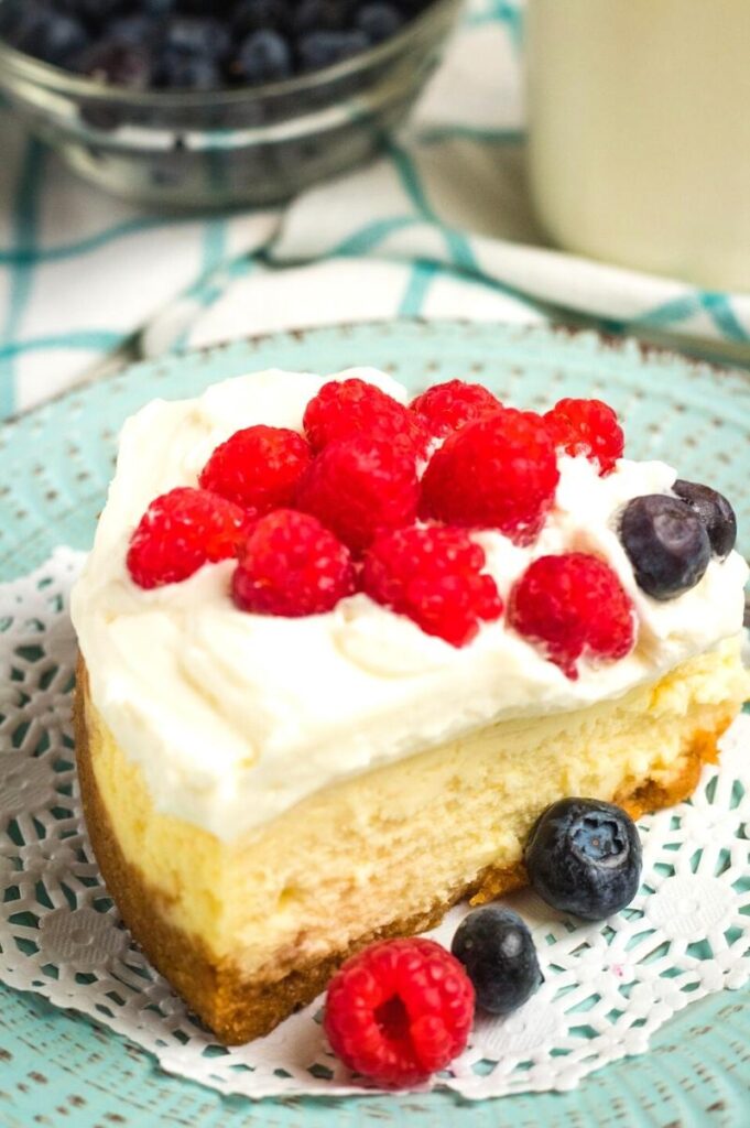 berry cheesecake slice closeup