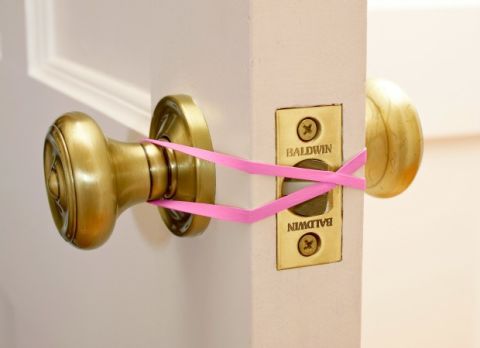 moving hacks: use a rubber band to keep doors from latching
