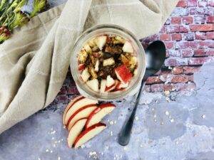 apple cinnamon overnight oats from above