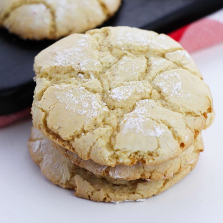 vanilla crinkle cookies stacked