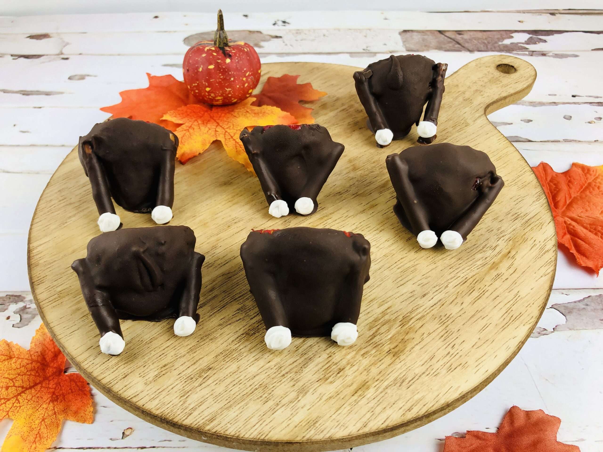 Easy Adorable Chocolate Covered Strawberry Turkeys Made In A Pinch