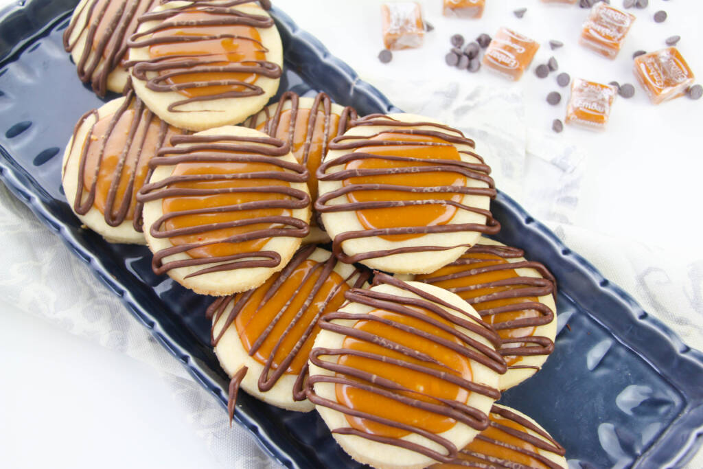 chocolate drizzled caramel shortbread cookies