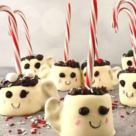chocolate-covered mini marshmallow mugs