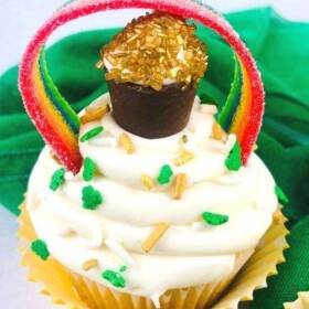 Rainbow St. Patrick's Day cupcakes