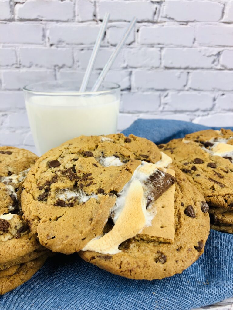cookies with glass of milk