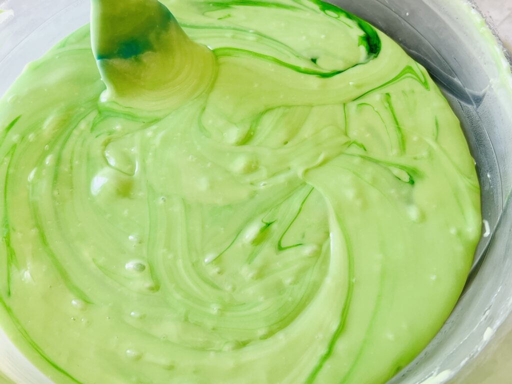 coloring fudge mixture green