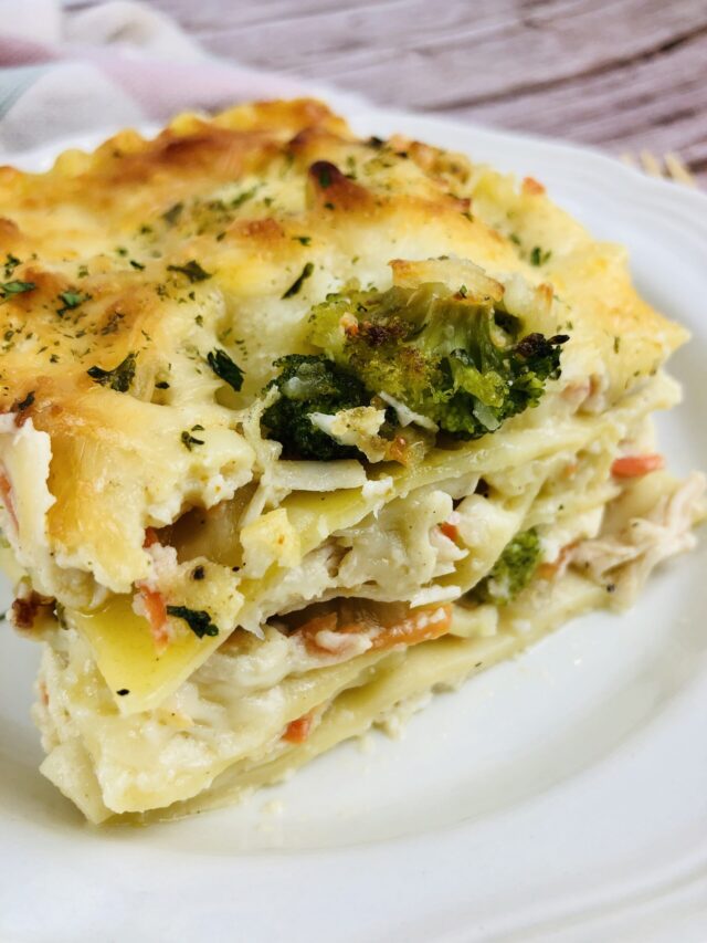 Healthy Chicken & Broccoli Lasagna: Family Favorite Recipe!