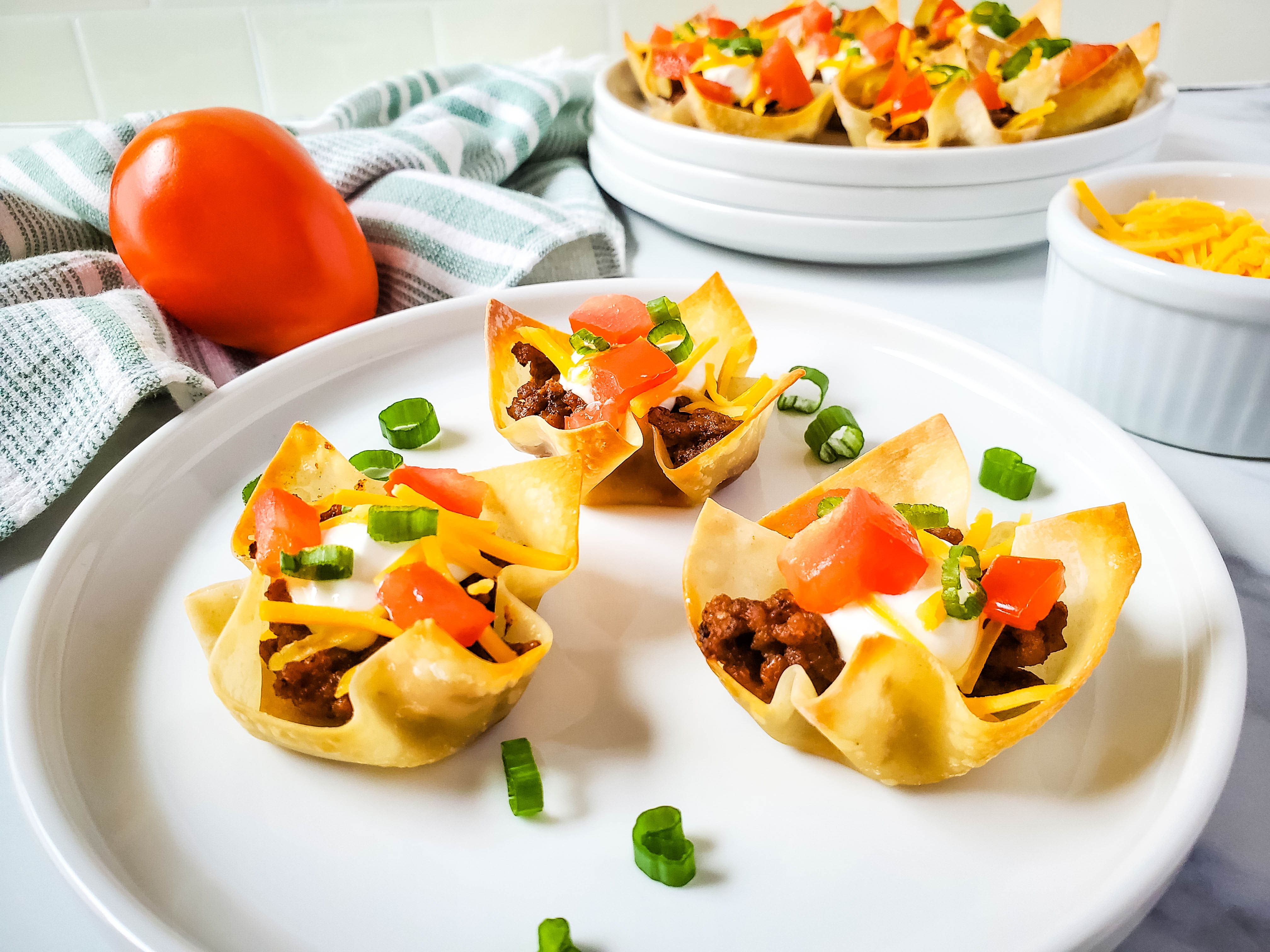 Easy Crunchy Wonton Taco Cups Recipe (Crowd-pleaser!)