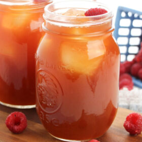 raspberry iced tea in mason jars