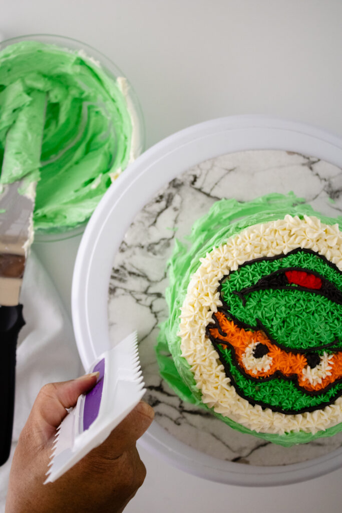 designing green frosting on side of cake